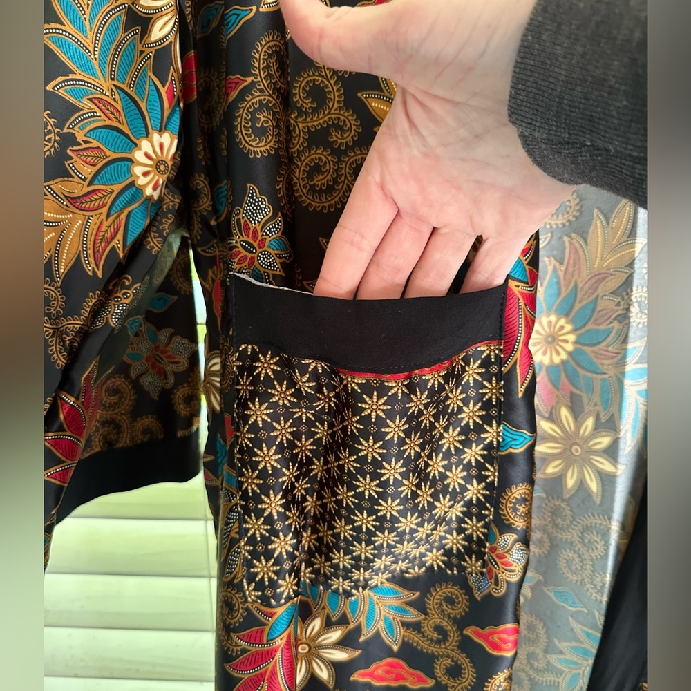 Indonesian Robe - Picture 3 of 4